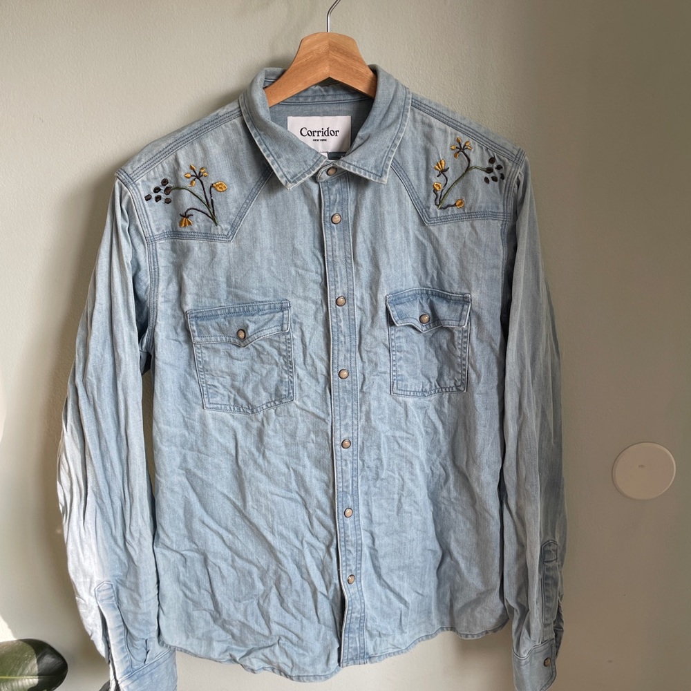 Embroidered Western Corridor Shirt size small